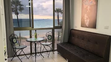 Luxury Studio Suite | Living area