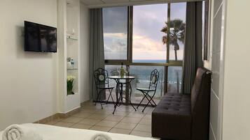 Luxury Studio Suite | Living area