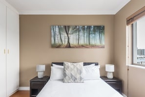 Grand-Apartment, 2 Schlafzimmer | 2 Schlafzimmer, hochwertige Bettwaren, Schreibtisch