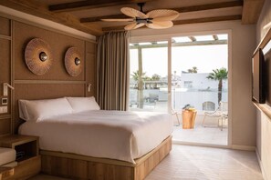 Hochwertige Bettwaren, Minibar, Zimmersafe, Schreibtisch