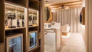 A modern bathroom with a shower, toilet, and sink, and a mirror above the sink. - Lago Resort Menorca Suites del Lago - Adults Only (Ciutadella de Menorca)