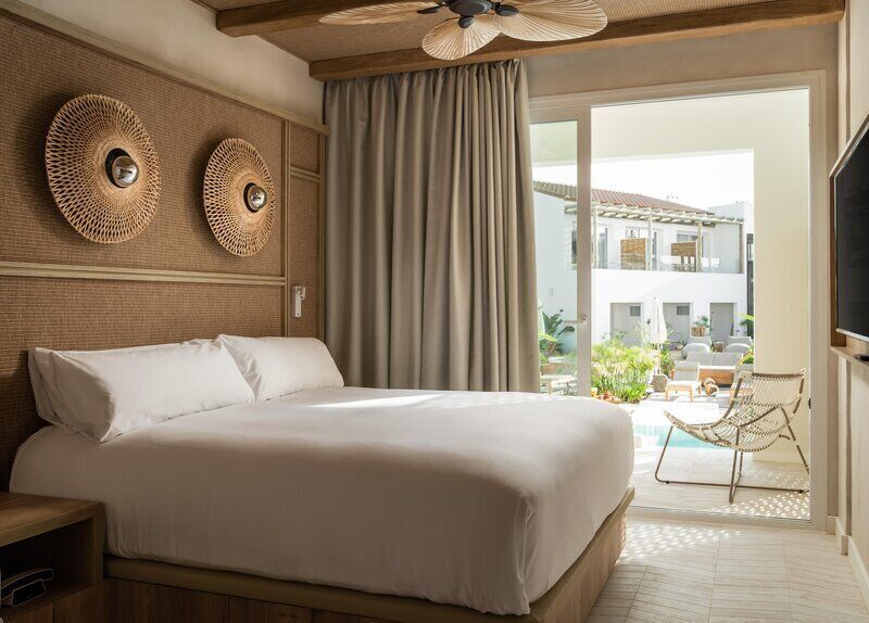 Suite, Private Pool | Premium bedding, minibar, in-room safe, desk