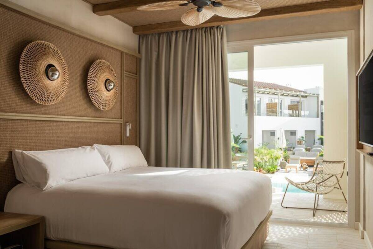Suite, Private Pool | Premium bedding, minibar, in-room safe, desk
