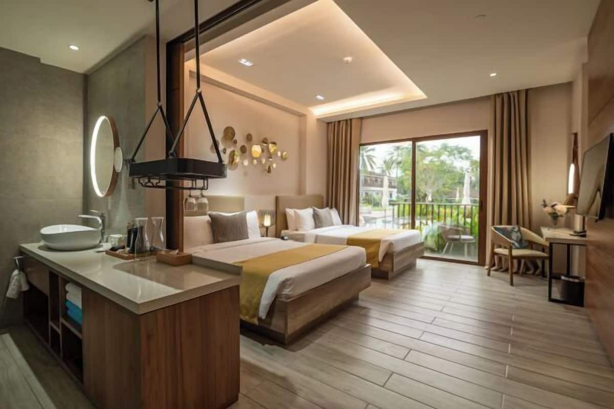 1 bedroom, premium bedding, minibar, in-room safe