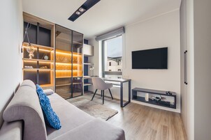 公寓 (21A/19) | 特色装修、特色家居、笔记本电脑工作区、熨斗/熨衣板