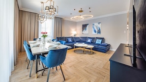 Apartment (24/10) | Living area