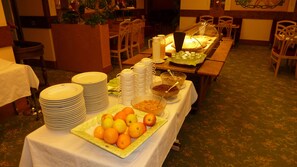Free daily continental breakfast  - Hotel les Berges (Chippis)