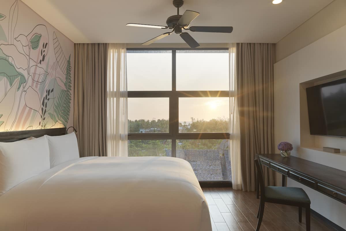 premium bedding, minibar, in-room safe, individually furnished