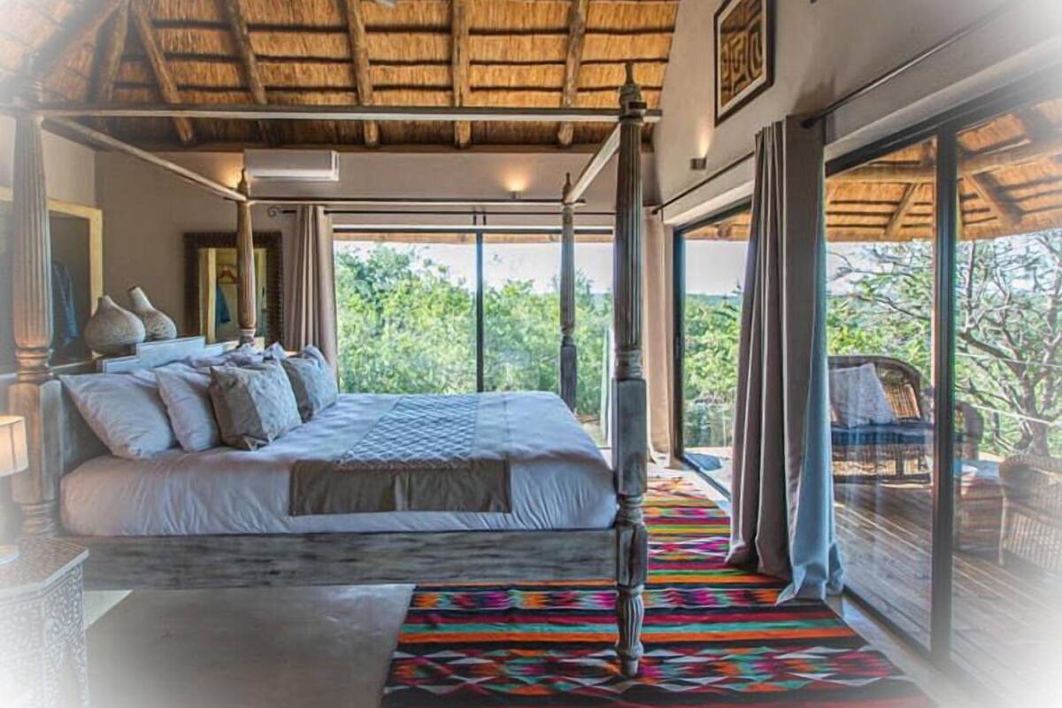 Drakensberg Lux Double (2) | Premium bedding, Select Comfort beds, minibar, soundproofing