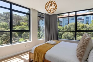 2 bedrooms, premium bedding, in-room safe, laptop workspace