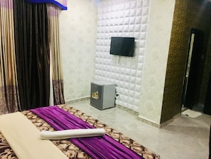 In-room safe, free WiFi, bed sheets, wheelchair access - Perch Hotel And Suites (Lagos)