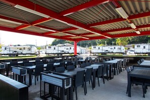 Phục vụ bữa tối 