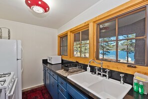 Fridge, microwave, oven, coffee/tea maker