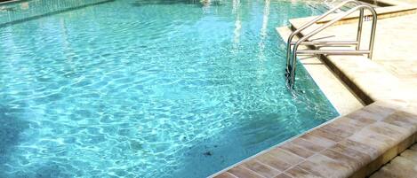 Piscine extérieure, piscine chauffée