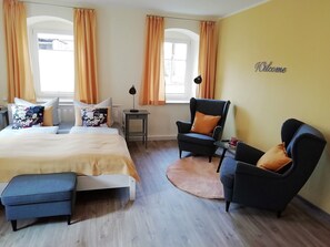 1 bedroom, iron/ironing board, travel cot, free WiFi - Ferienhof Gräfe - Apartment "Kräuterstübchen" with fireplace, pool & sauna (Meißen)