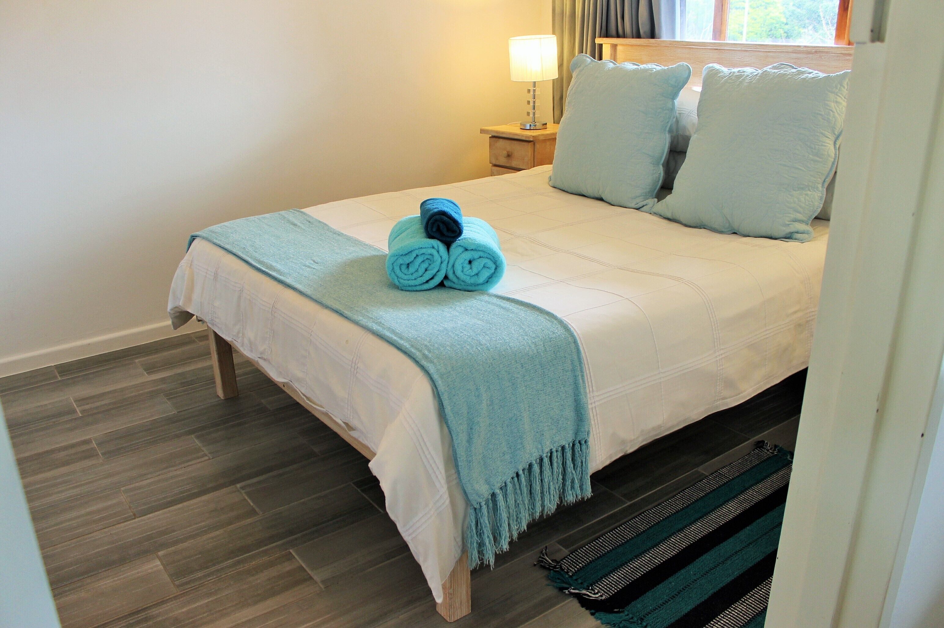 Apartemen Basic | 2 kamar tidur, meja kerja, dan ruang kerja ramah laptop