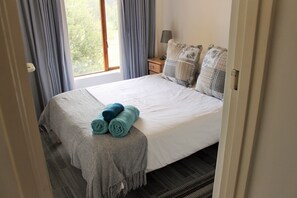 Basic Apartment | 2 bedrooms, desk, laptop workspace, iron/ironing board