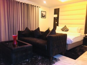 Executive Room | Desk, bed sheets - Ponte Vedra Hotel And Suite (Lagos)
