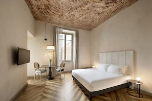 Hypo-allergenic bedding, down duvets, minibar, in-room safe - Opera 35 Boutique Hotel (Turin)