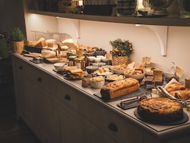 Daily buffet breakfast for a fee