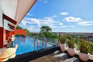 Outdoor pool, open 7:00 AM to 7:00 PM, pool loungers
