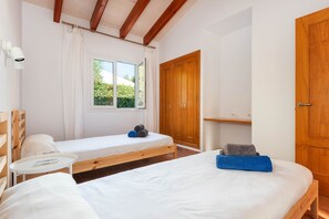 3 chambres, coffre-fort, fer et planche à repasser, lit de bébé portatif
