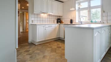 Réfrigérateur, four, plaque de cuisson, lave-vaisselle