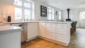 KĂŒhlschrank, Ofen, Herdplatte, GeschirrspĂŒler