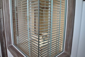 Superior Room | Bathroom | Shower, free toiletries, towels, soap - Dear Friend, Home (Chiang Rai)