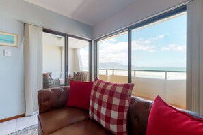 Comfort Apartment | Living room - Blouberg Bliss - Beach Condo (Cape Town)