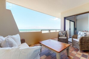 Comfort appartement | Woonruimte | Een 45-inch televisie met kabelzenders, Netflix en streamingdiensten