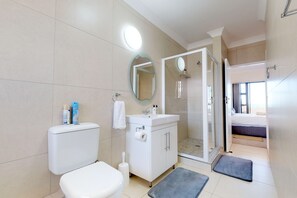 Apartament Comfort | Bany | Banyera i dutxa independents i banyera profunda 
