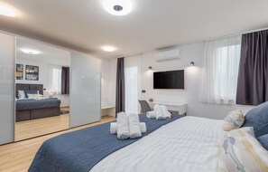 7 bedrooms, in-room safe, travel cot, free WiFi - Beautiful home in Pula with sauna (Pula)