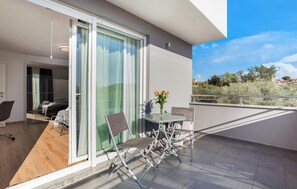 Outdoor dining - Stunning home in Pula with sauna (Pula)