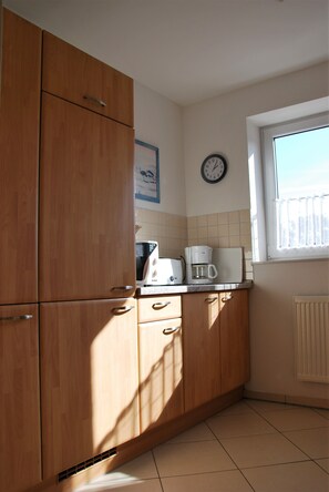 Apartment, 2 Bedrooms, Balcony | Private kitchen | Fridge, microwave, stovetop, coffee/tea maker - Strandpalais Duhnen (Cuxhaven)