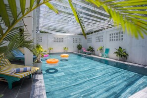 Outdoor pool, pool loungers - Golden Star Villa Hoi An (Da Nang)