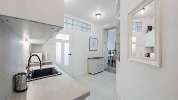 Apartment (Traugutta 8/1) | Private kitchenette | Fridge, microwave, stovetop, dishwasher