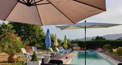 Promotion pour ce Gßte plein de charme au sein d'une propriété avec piscine.