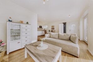 Flat-screen TV, fireplace
