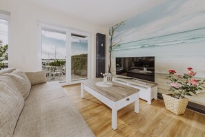 Flat-screen TV, fireplace