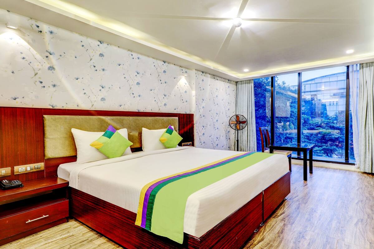 Deluxe Room | Individually furnished, iron/ironing board, free WiFi, bed sheets