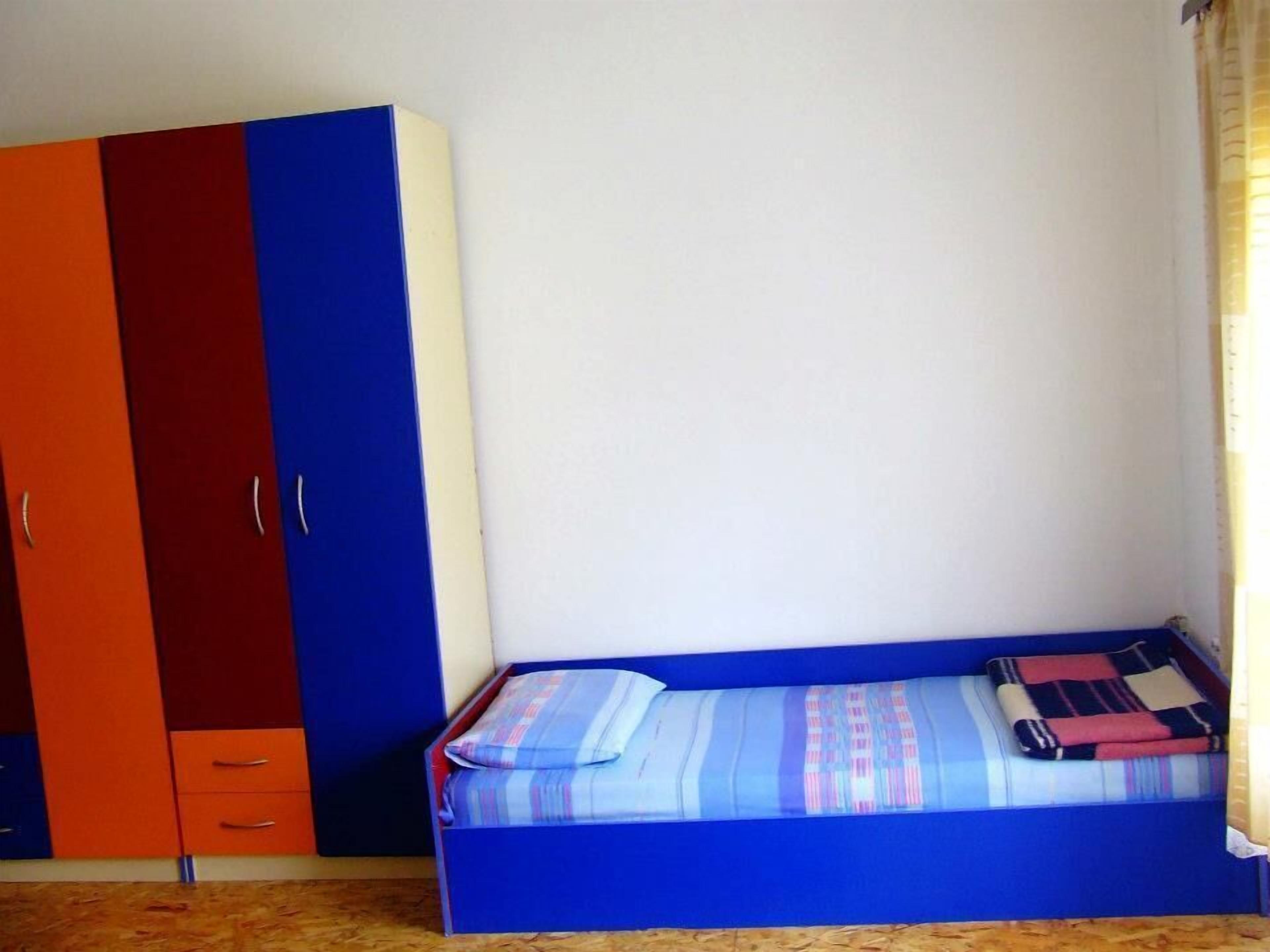 Desk, free WiFi, bed sheets