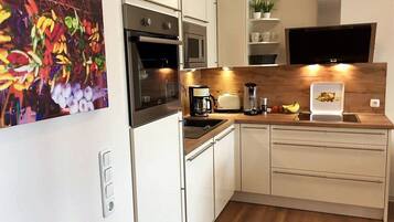 Apartment, 2 Bedrooms, Terrace (2) | Private kitchen | Full-sized fridge, microwave, oven, stovetop