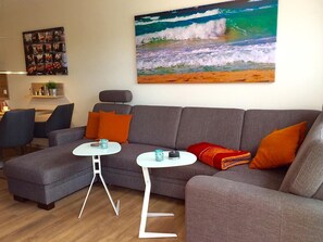 Departamento, 2 habitaciones, Terraza (2) | Sala de estar | Televisión de pantalla plana 