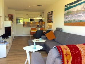 Apartment, 2 Bedrooms, Terrace (2) | Living room | Flat-screen TV - Residenz Windjammer (Cuxhaven)