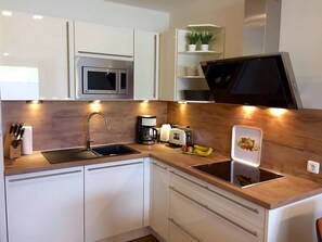 Apartment, 2 Schlafzimmer, Terrasse (2) | Eigene Küche | Großer Kühlschrank, Mikrowelle, Ofen, Herdplatte