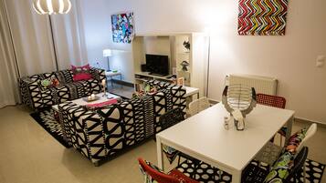 Smart TV, fireplace, Netflix, DVD player