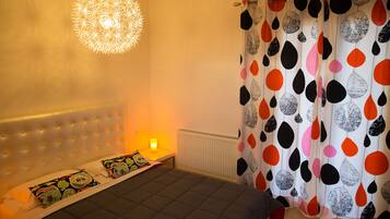 2 bedrooms, Egyptian cotton sheets, premium bedding, down duvets