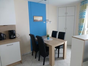 Apartamento, 2 quartos, sacada (Nr. 8) | Opções para refeição no quarto