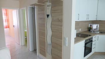 Apartment, 2 Bedrooms, Balcony (Nr. 8) | Private kitchen | Fridge, microwave, stovetop, dishwasher